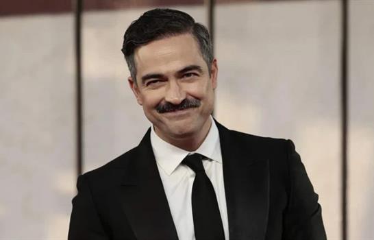 El actor mexicano Alfonso Herrera protagoniza la adaptaci&oacute;n de La casa de los esp&iacute;ritus