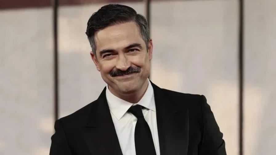 El actor mexicano Alfonso Herrera protagoniza la adaptaci&oacute;n de La casa de los esp&iacute;ritus
