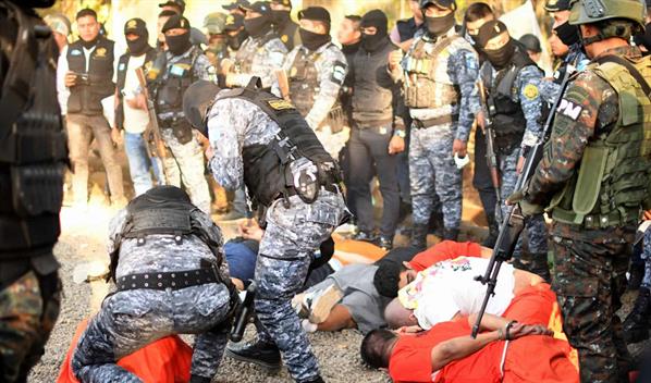 Violencia en las c&aacute;rceles : la pugna entre el Gobierno y las pandillas en Guatemala