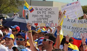 Exiliados venezolanos y cubanos en Miami oran por la libertad de sus pa&iacute;ses