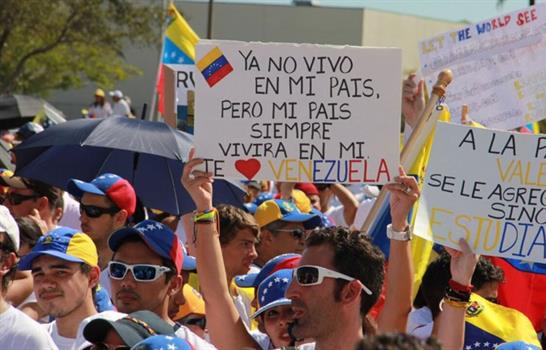 Exiliados venezolanos y cubanos en Miami oran por la libertad de sus pa&iacute;ses