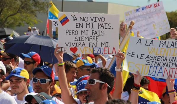 Exiliados venezolanos y cubanos en Miami oran por la libertad de sus pa&iacute;ses