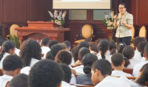 Ministerio P&uacute;blico imparte charla de educaci&oacute;n vial a estudiantes del Distrito Nacional
