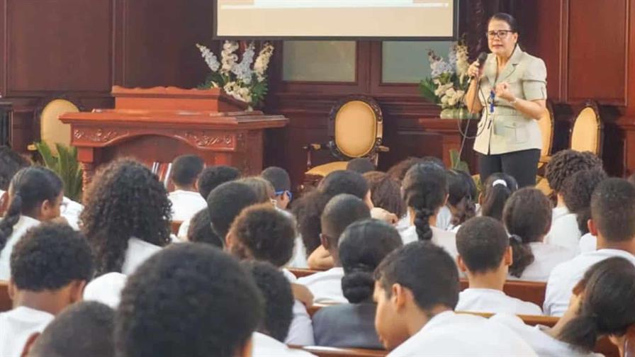 Ministerio P&uacute;blico imparte charla de educaci&oacute;n vial a estudiantes del Distrito Nacional