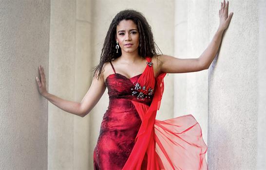 La dominicana Stephany Ortega cantar&aacute; en la entronizaci&oacute;n de la Virgen de la Altagracia en Bruselas