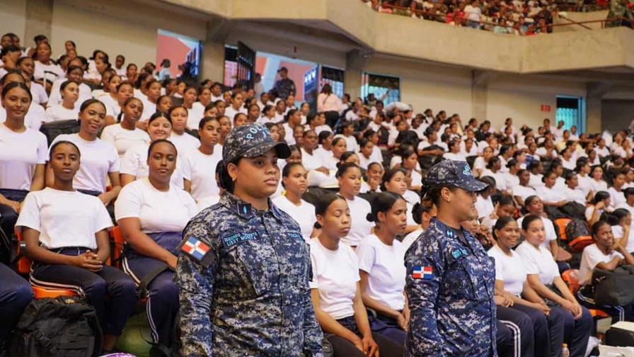 M&aacute;s de 1,000 mujeres ingresan como aspirantes a Escuela de Entrenamiento Policial
