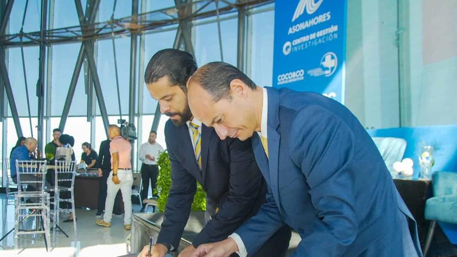 Adoturd y M&eacute;dico Express firman acuerdo estrat&eacute;gico para integrar turismo deportivo y salud en RD