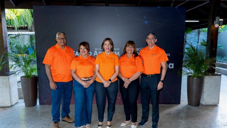 Banco Adopem celebra la Excelencia que Evolucion con la premiaci&oacute;n de sus colaboradores