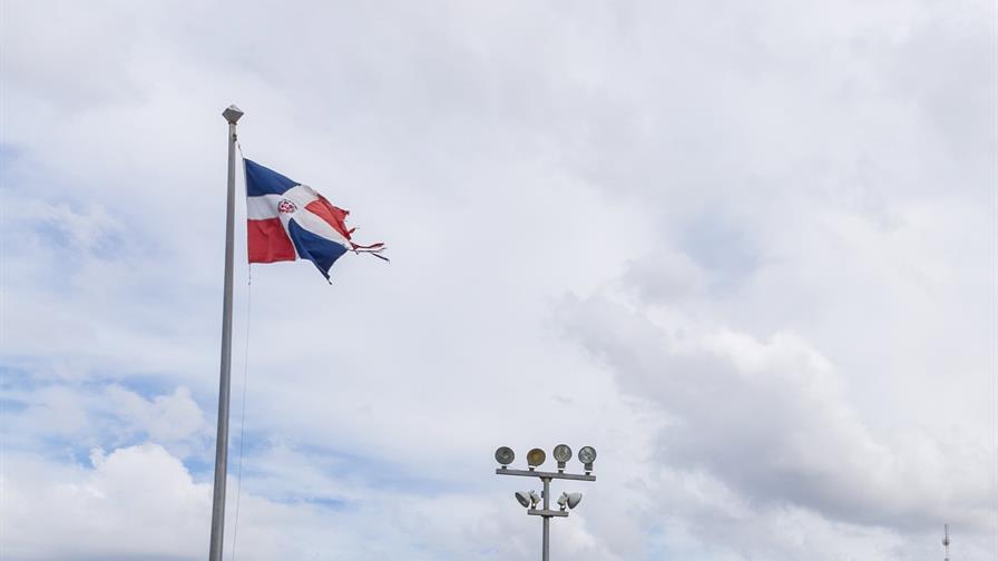 Banderas claman atenci&oacute;n a pocos d&iacute;as del Mes de la Patria