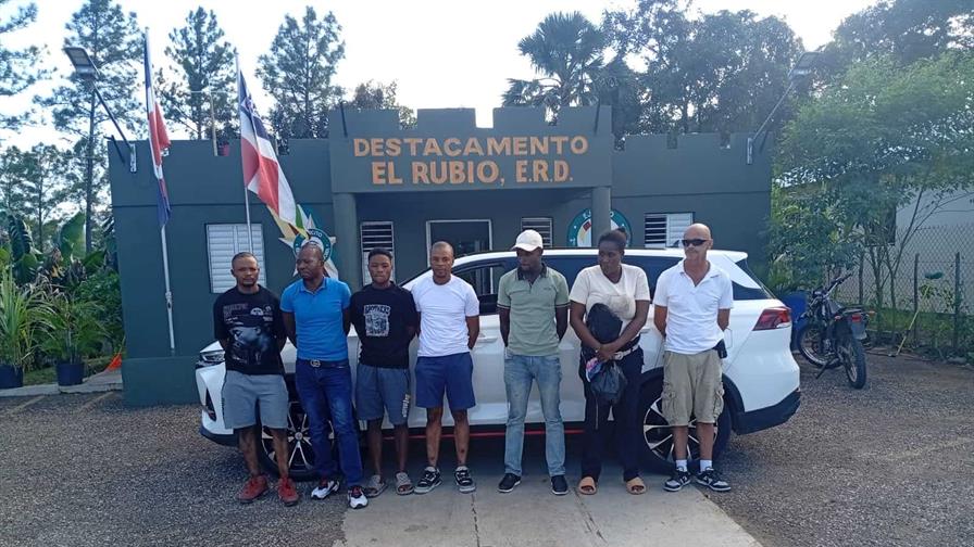 Un ciudadano canadiense es detenido por transporte de haitianos indocumentados en Santiago