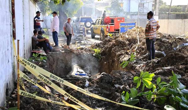 Ciudadanos recurren a la compra de camiones cisterna tras varios d&iacute;as sin agua por aver&iacute;a