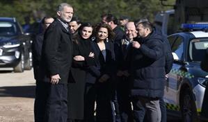 Los reyes de Espa&ntilde;a visitan la zona cero del accidente ferroviario