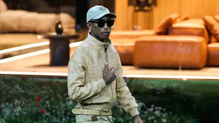 Pharrell Williams y su visi&oacute;n futurista deslumbran en el desfile de Louis Vuitton en Par&iacute;s