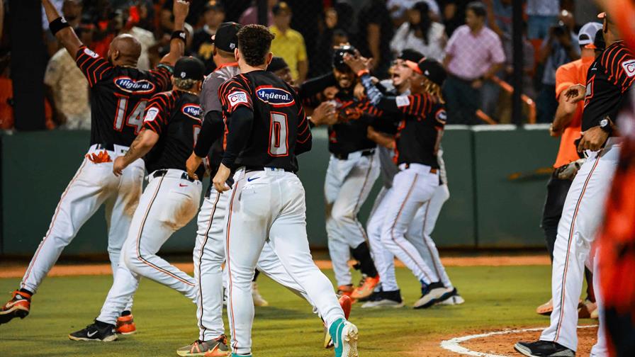 Fin de la agon&iacute;a: Toros, del s&oacute;tano por cuatro temporadas a jugar la serie final ante Escogido