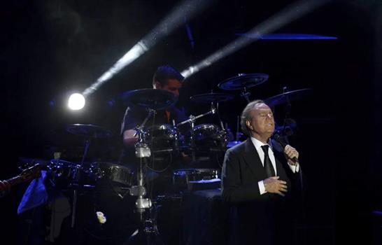 Fiscal&iacute;a espa&ntilde;ola no permite a&uacute;n que Julio Iglesias acceda a la denuncia en su contra