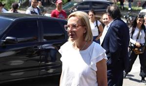 La hija de Gonz&aacute;lez Urrutia denuncia extorsiones para obligar a su padre a abandonar su lucha