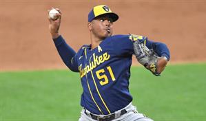 Los Dodgers quieren forrar su rotaci&oacute;n y van por Freddy Peralta