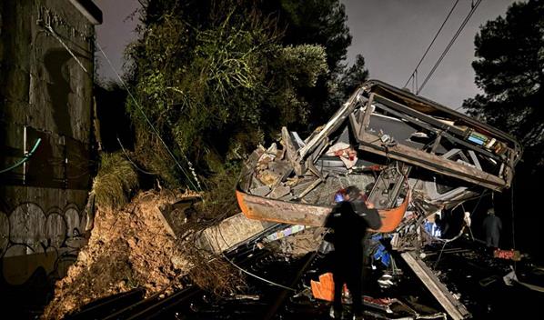 Muere el maquinista del tren accidentado esta noche en Barcelona