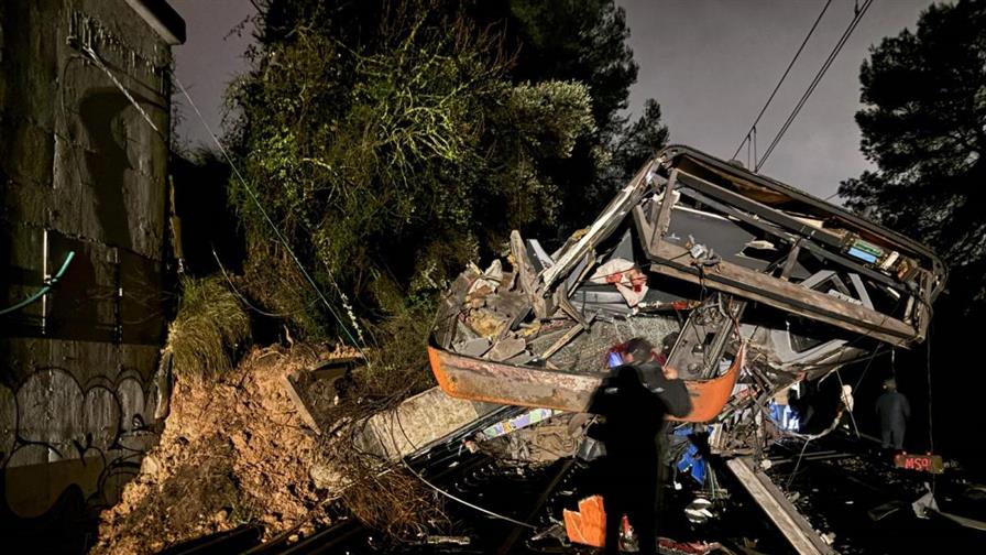 Muere el maquinista del tren accidentado esta noche en Barcelona