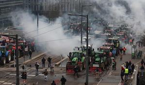 Miles de agricultores europeos se manifiestan contra el acuerdo UE-Mercosur