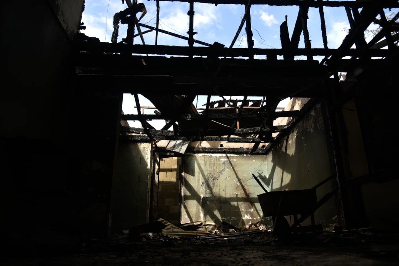 As&iacute; qued&oacute; uno de los locales comerciales en Bella Vista, tras el incendio.