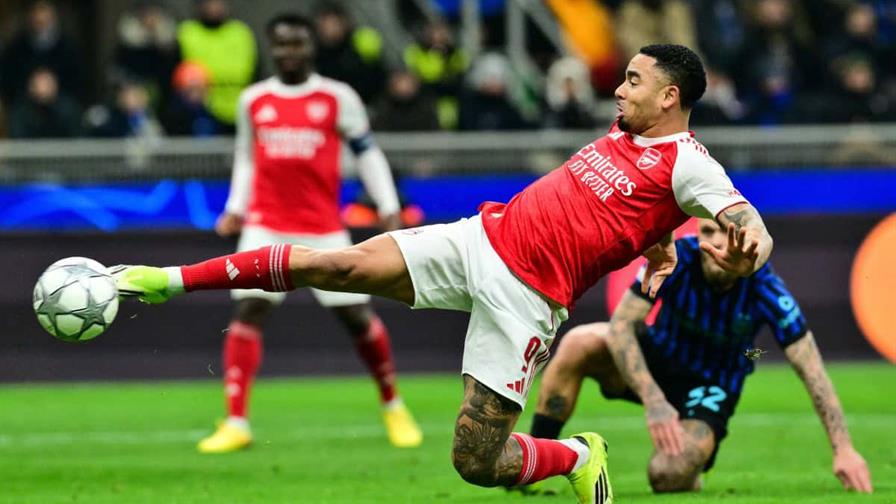 Arsenal sella boleto a octavos de Champions, PSG y City se complican
