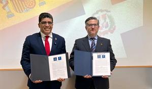 Alcalde Dio Astacio firma acuerdo con la universidad Spain Business School