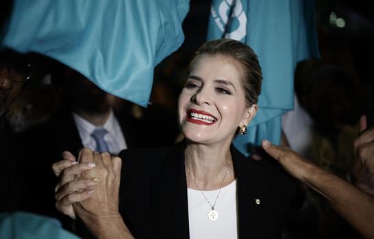 La oficialista Laura Fern&aacute;ndez podr&iacute;a ganar en primera ronda en Costa Rica, seg&uacute;n encuesta