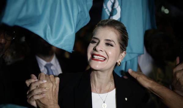 La oficialista Laura Fern&aacute;ndez podr&iacute;a ganar en primera ronda en Costa Rica, seg&uacute;n encuesta