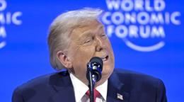 Trump defiende aranceles, desprecia a aliados y dice que EE. UU. mantiene el mundo a flote