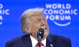 Trump defiende aranceles, desprecia a aliados y dice que EE. UU. mantiene el mundo a flote