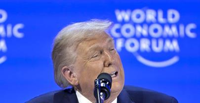 Trump defiende aranceles, desprecia a aliados y dice que EE. UU. mantiene el mundo a flote