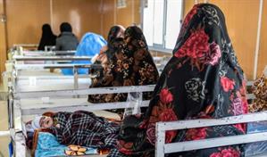 En Afganist&aacute;n, un hospital es la &uacute;ltima esperanza para madres de ni&ntilde;os con desnutrici&oacute;n