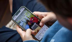 J&oacute;venes latinoamericanos se informan entre memes y videos cortos, seg&uacute;n un estudio