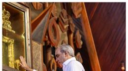 Luis Abinader eleva una oraci&oacute;n por el futuro de RD en el D&iacute;a de Nuestra Se&ntilde;ora de la Altagracia