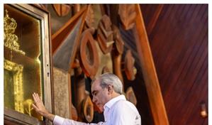 Luis Abinader eleva una oraci&oacute;n por el futuro de RD en el D&iacute;a de Nuestra Se&ntilde;ora de la Altagracia