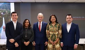 Mawdy presenta su remozada casa en un encuentro con sus aliados