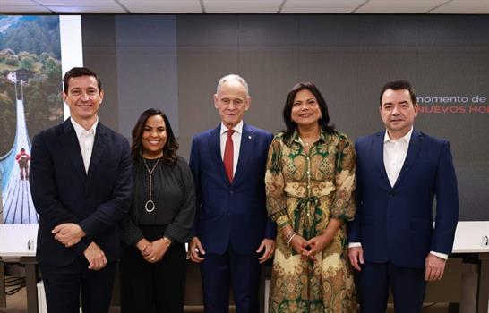 Mawdy presenta su remozada casa en un encuentro con sus aliados