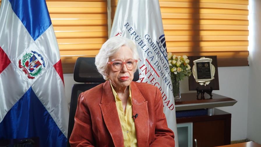 Milagros Ortiz Bosch desmiente acusaciones de opacidad y destaca avances en transparencia