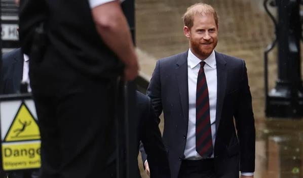 Pr&iacute;ncipe Enrique dice que normas de la monarqu&iacute;a le impidieron demandar antes a la prensa