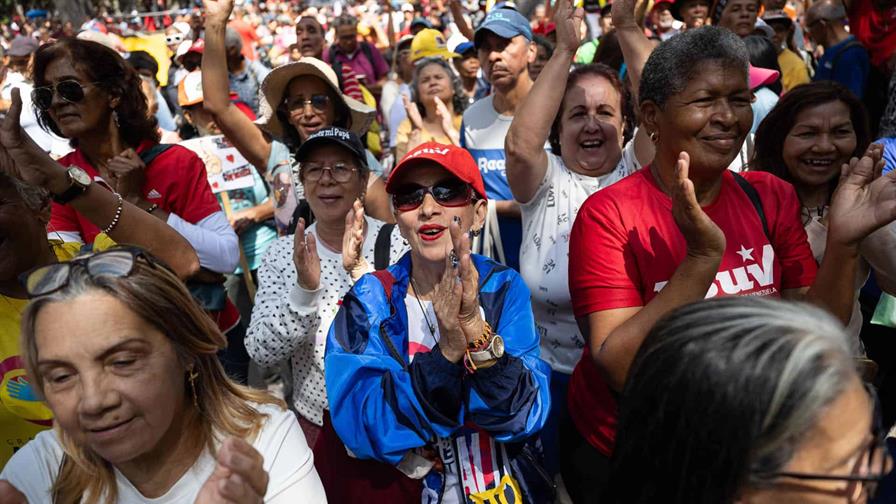 Adultos mayores del chavismo piden la liberaci&oacute;n de Maduro con una protesta en Caracas