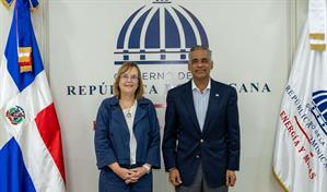 Energ&iacute;a y Minas impulsa promoci&oacute;n del larimar dominicano en Suiza