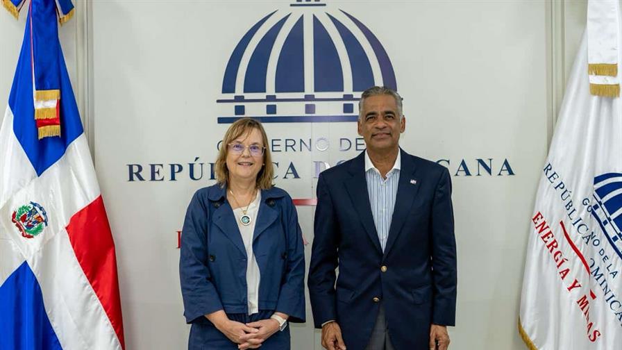 Energía y Minas impulsa promoción del larimar dominicano en Suiza Energía y Minas impulsa promoción del larimar dominicano en Suiza