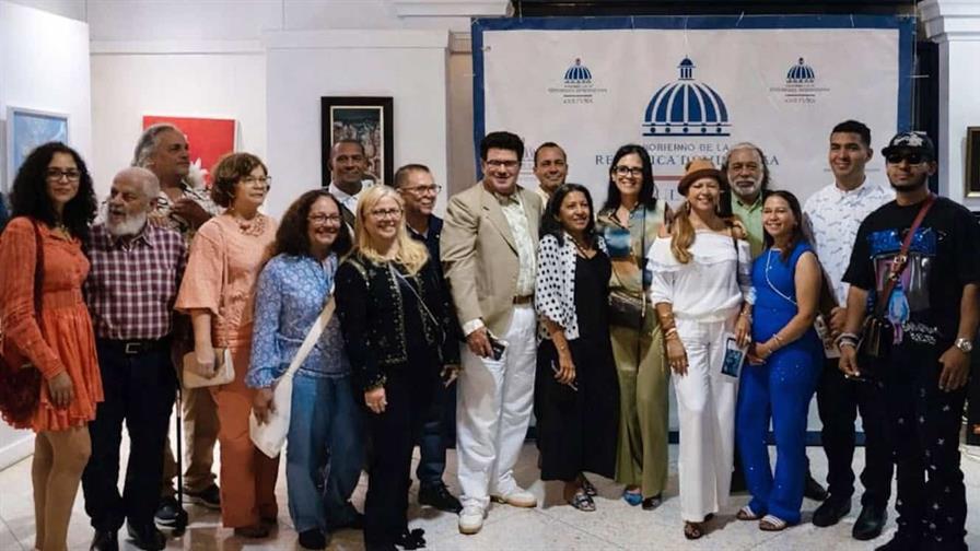 El Colegio Dominicano de Artistas Pl&aacute;sticos inaugura exposici&oacute;n colectiva en Santiago