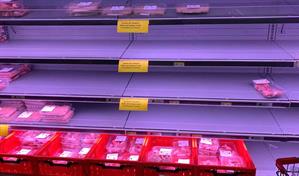 Baja la oferta de pollo en los supermercados por menor producci&oacute;n