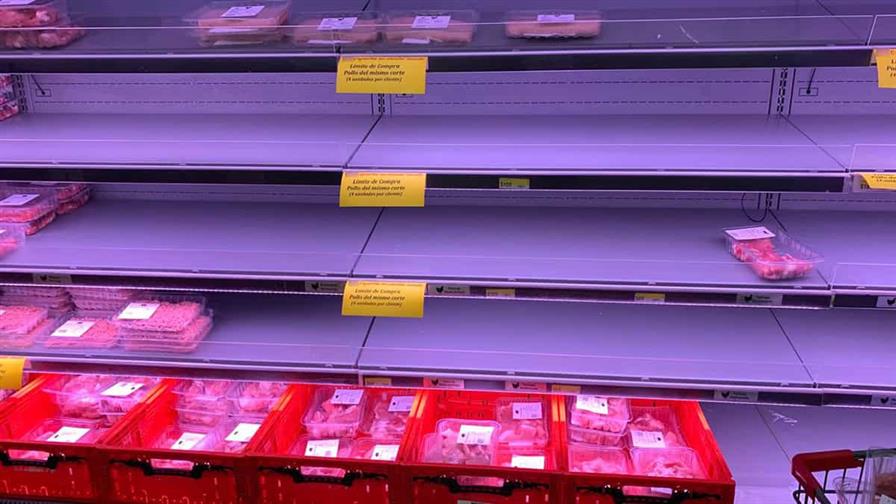 Baja la oferta de pollo en los supermercados por menor producci&oacute;n