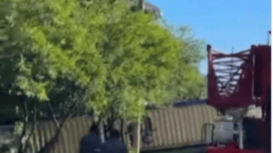 Camión y patana se vuelcan en la Autopista 6 de Noviembre Camión y patana se vuelcan en la Autopista 6 de Noviembre