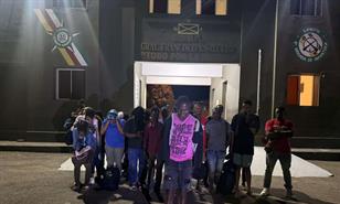 Ej&eacute;rcito detiene a presunto traficante de indocumentados y a 21 haitianos irregulares en Dajab&oacute;n