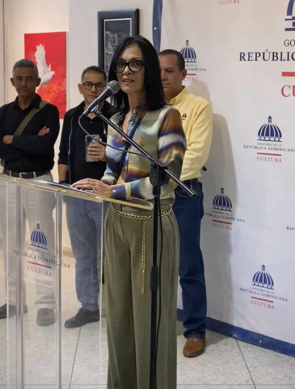 En el p&oacute;dium, Zaida Mej&iacute;a, presidenta del Codap, de izquierda derecha le acompa&ntilde;an, Di&oacute;genes Santana, Jos&eacute; Erick Herrera y V&iacute;ctor Valerio.