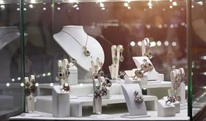 Permiten autodeportaci&oacute;n de sospechoso del mayor robo de joyas en EE. UU., evitando juicio federal